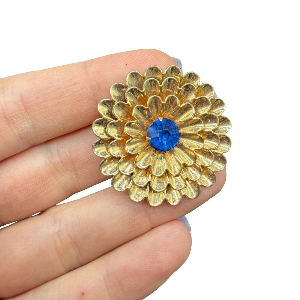 Vintage Jewelry Gold Tone Flower brooch with blue rhinestone pin pendant